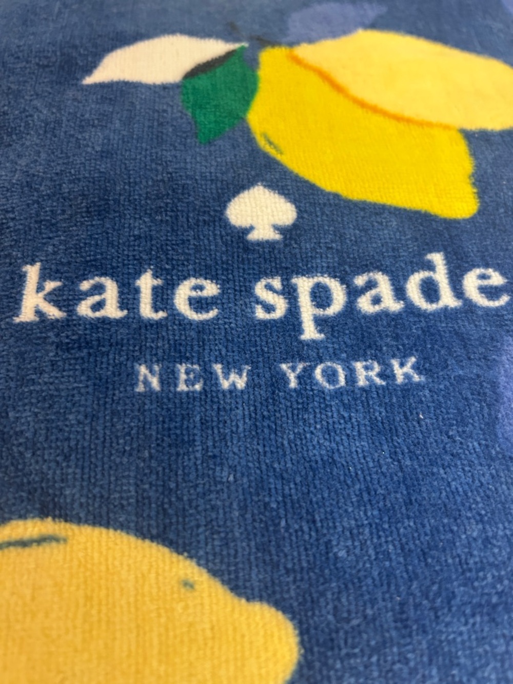 New kate spade blue and yellow lemon print beach towel - Picture 3 of 8